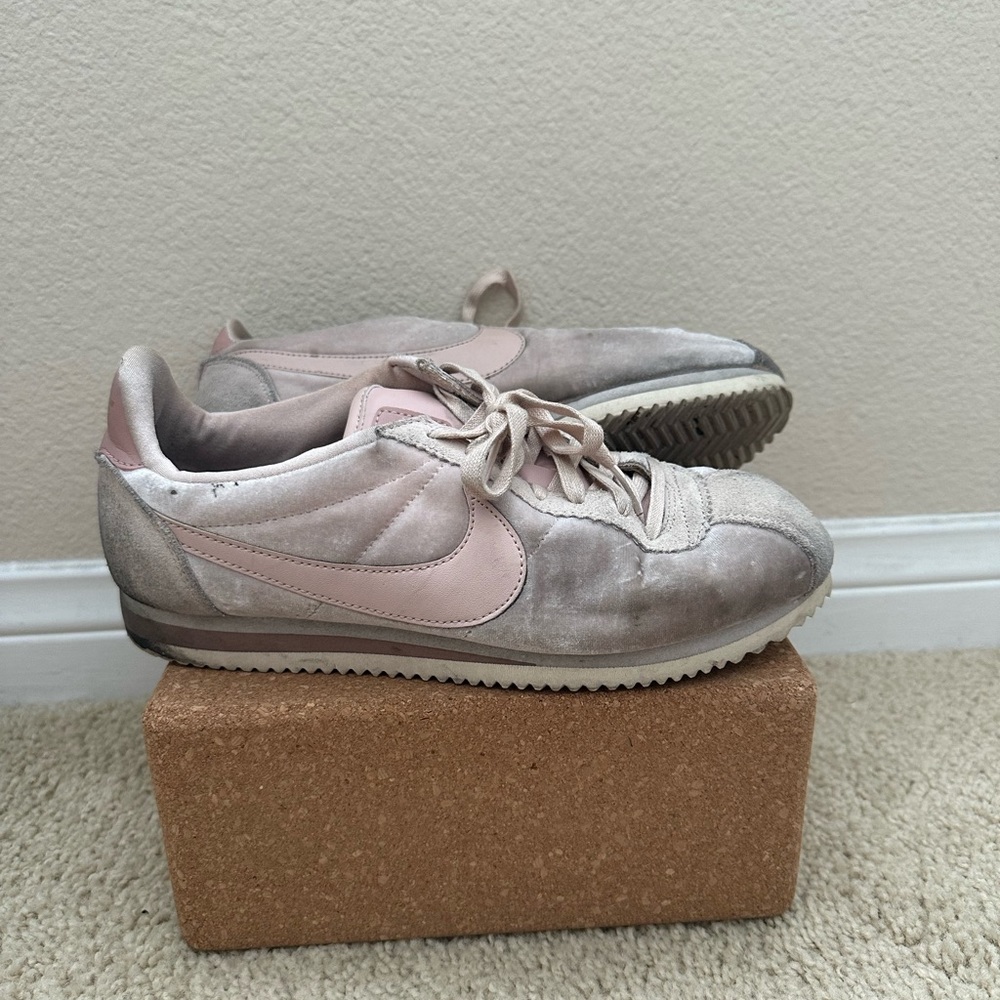 Nike Cortez velvet suede pink